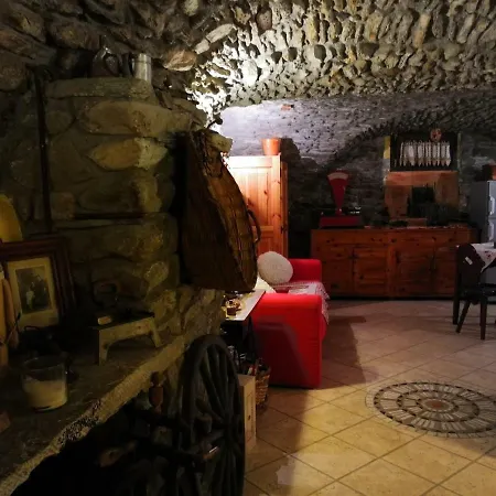 La Petite Maisonnette Apartment *