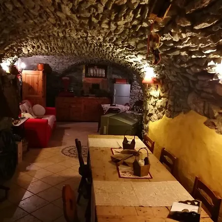 La Petite Maisonnette Apartment *